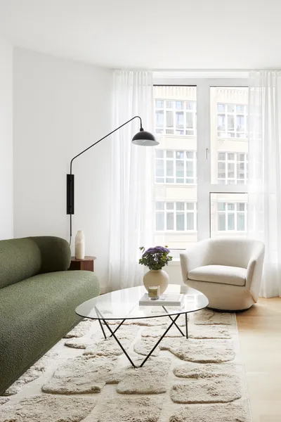 Exclusive, fully furnished apartment in the city center — photo 1